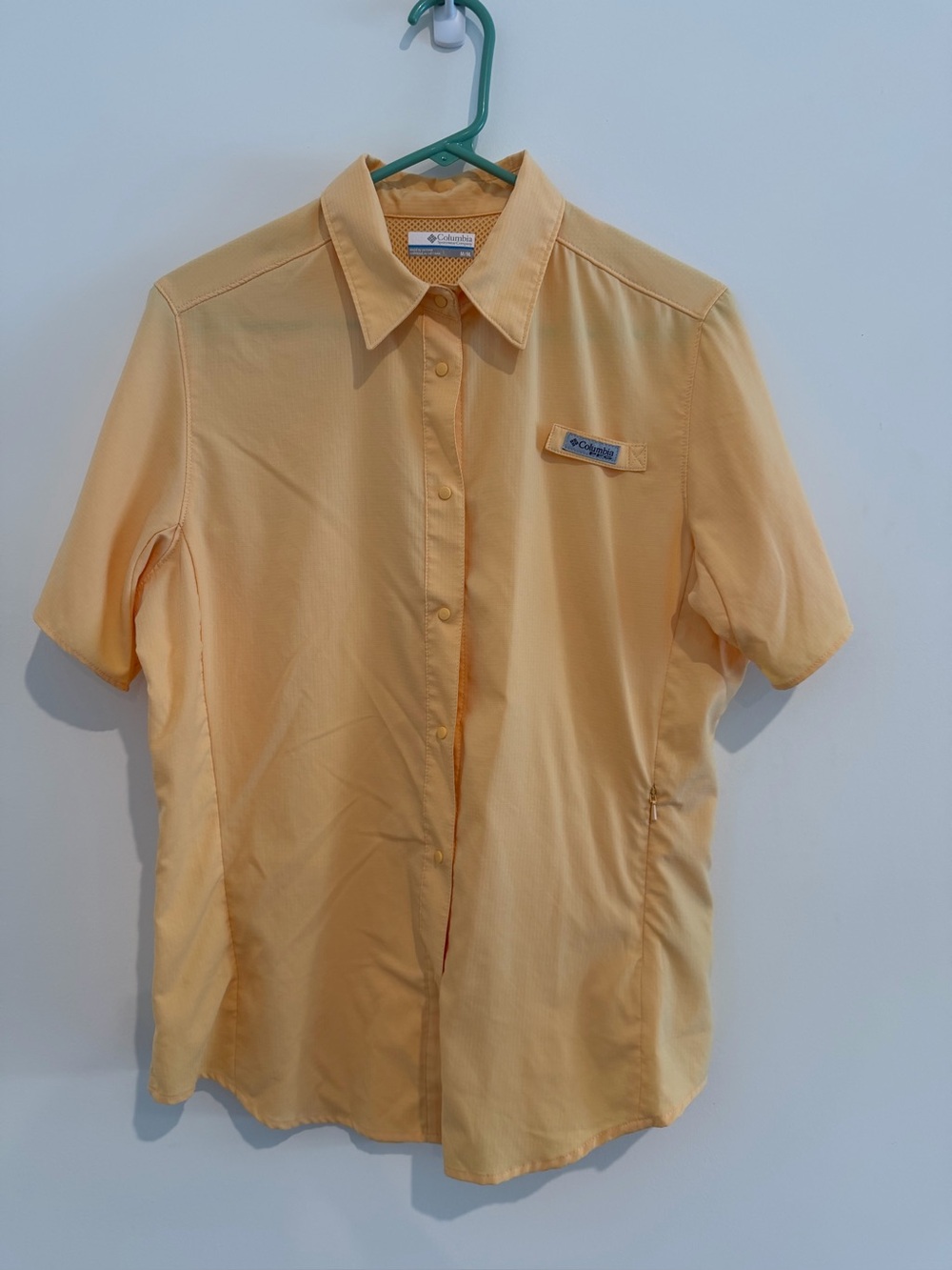 Columbia womenโs Short Sleeve yellow PFG Button-Up Shirt